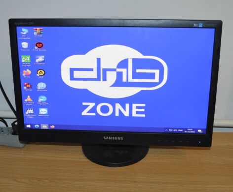 Монитор Samsung SyncMaster 2243SN / 22" (1920x1080) TN / VGA + Кабели в комплекте