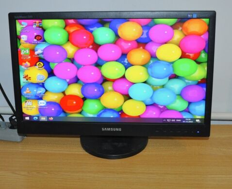 Монитор Samsung SyncMaster 2243SN / 22" (1920x1080) TN / VGA + Кабели в комплекте