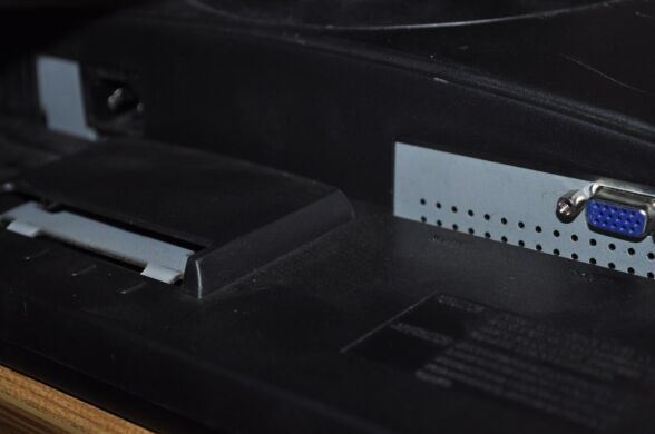 Монитор Samsung SyncMaster 2243SN / 22" (1920x1080) TN / VGA + Кабели в комплекте