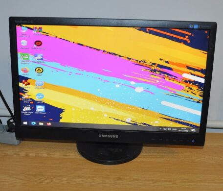 Монитор Samsung SyncMaster 2243SN / 22" (1920x1080) TN / VGA + Кабели в комплекте