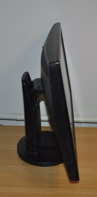 Монитор Samsung SyncMaster 2243SN / 22" (1920x1080) TN / VGA + Кабели в комплекте