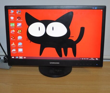 Монитор Samsung SyncMaster 2243SN / 22" (1920x1080) TN / VGA + Кабели в комплекте