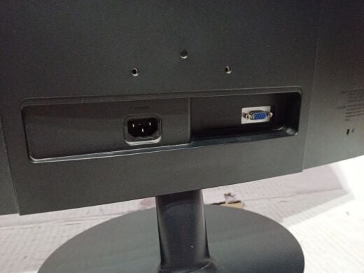 Монитор Samsung SyncMaster E2220N / 22" (1920x1080) TN / VGA / VESA 75x75