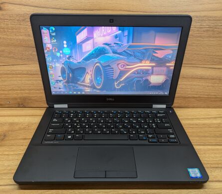 Нетбук Dell Latitude E5270 / 12.5" (1366x768) TN / Intel Core i5-6300U (2 (4) ядра по 2.4 - 3.0 GHz) / 8 GB DDR4 / 240 GB SSD / Intel HD Graphics 520 / WebCam / HDMI / Windows 10