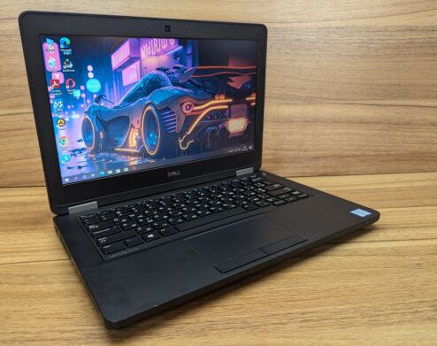 Нетбук Dell Latitude E5270 / 12.5" (1366x768) TN / Intel Core i5-6300U (2 (4) ядра по 2.4 - 3.0 GHz) / 8 GB DDR4 / 240 GB SSD / Intel HD Graphics 520 / WebCam / HDMI / Windows 10