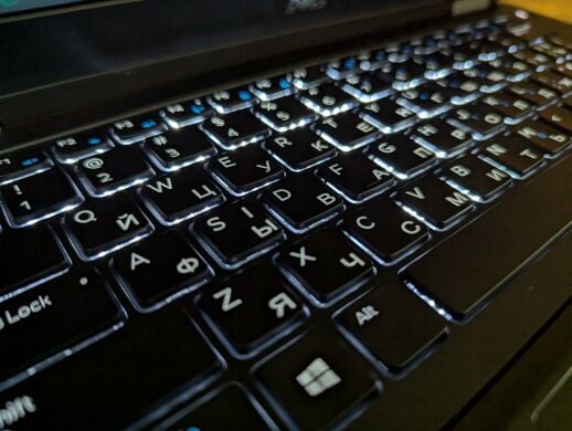 Нетбук Dell Latitude E5270 / 12.5" (1366x768) TN / Intel Core i5-6300U (2 (4) ядра по 2.4 - 3.0 GHz) / 8 GB DDR4 / 240 GB SSD / Intel HD Graphics 520 / WebCam / HDMI / Windows 10