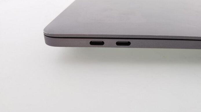 Ноутбук Apple MacBook Pro A1990 (2018 year) / 15.4" (2880x1800) IPS / Intel Core  i9-8950HK (6 (12) ядер по 2.9 - 4.8 GHz) / 16 GB DDR4 / 500 GB SSD / AMD Radeon Pro 555X, 4 GB GDDR5, 128-bit / WebCam 