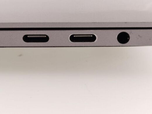 Ноутбук Apple MacBook Pro A1990 (2018 year) / 15.4" (2880x1800) IPS / Intel Core  i9-8950HK (6 (12) ядер по 2.9 - 4.8 GHz) / 16 GB DDR4 / 500 GB SSD / AMD Radeon Pro 555X, 4 GB GDDR5, 128-bit / WebCam 