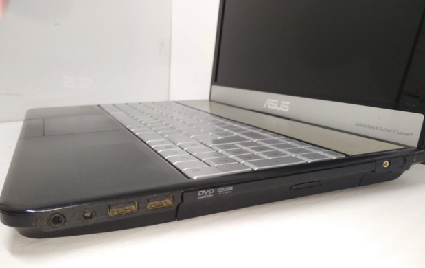 Ноутбук Б-клас Asus N55S / 15.6" (1366x768) TN / Intel Core i5-2450M (2 (4) ядра по 2.5 - 3.1 GHz) / 4 GB DDR3 / 750 GB HDD / nVidia GeForce GT 635M, 2 GB DDR3, 128-bit / DVD-RW