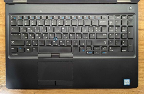 Ноутбук Б-клас Dell Latitude 5580 / 15.6" (1920x1080) IPS / Intel Core i5-7300U (2 (4) ядра по 2.6 - 3.5 GHz) / 16 GB DDR4 / 512 GB SSD / Intel HD Graphics 620 / WebCam / HDMI / Windows 10