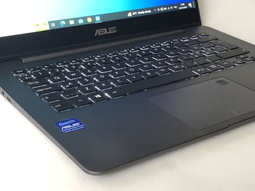 Ультрабук Asus Zenbook UX430U / 14" (1920x1080) IPS / Intel Core i5-8250U (4 (8) ядра по 1.6 - 3.4 GHz) / 8 GB DDR4 / 256 GB SSD / nVidia GeForce MX150, 2 GB GDDR5, 64-bit / WebCam / Win 10 Home