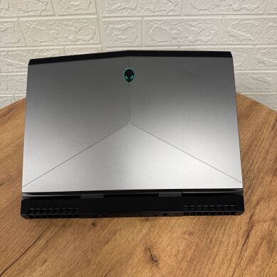 Игровой ноутбук Б-класс Dell Alienware 15 R3 / 15.6" (1920x1080) IPS / Intel Core i7-7700HQ (4 (8) ядра по 2.8 - 3.8 GHz) / 16 GB DDR4 / 500 GB SSD / nVidia GeForce GTX 1070, 8 GB GDDR5, 256-bit / WebCam Игровой ноутбук Б-класс Dell Alienware 15 R3 / 15.6" (1920x1080) IPS / Intel Core i7-7700HQ (4 (8) ядра по 2.8 - 3.8 GHz) / 16 GB DDR4 / 500 GB SSD / nVidia GeForce GTX 1070, 8 GB GDDR5, 256-bit / WebCam