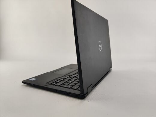 Ноутбук Dell Latitude 7390 / 13.3" (1920x1080) IPS Touch / Intel Core i7-8650U (4 (8) ядер по 1.9 - 4.2 GHz) / 16 GB DDR4 / 120 GB SSD M.2 / Intel UHD Graphics 620 / WebCam Ноутбук Dell Latitude 7390 / 13.3" (1920x1080) IPS Touch / Intel Core i7-8650U (4 (8) ядер по 1.9 - 4.2 GHz) / 16 GB DDR4 / 120 GB SSD M.2 / Intel UHD Graphics 620 / WebCam