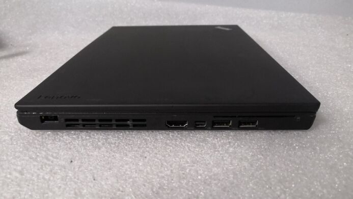 Нетбук Lenovo ThinkPad X260 / 12.5" (1920x1080) IPS / Intel Core i7-6500U (2 (4) ядра по 2.5 - 3.1 GHz) / 8 GB DDR4 / 128 GB SSD / Intel HD Graphics 520 / WebCam / Fingerprint / Дві батареї