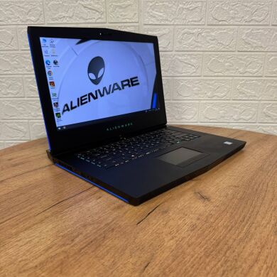Игровой ноутбук Б-класс Dell Alienware 15 R3 / 15.6" (1920x1080) IPS / Intel Core i7-7700HQ (4 (8) ядра по 2.8 - 3.8 GHz) / 16 GB DDR4 / 500 GB SSD / nVidia GeForce GTX 1070, 8 GB GDDR5, 256-bit / WebCam Игровой ноутбук Б-класс Dell Alienware 15 R3 / 15.6" (1920x1080) IPS / Intel Core i7-7700HQ (4 (8) ядра по 2.8 - 3.8 GHz) / 16 GB DDR4 / 500 GB SSD / nVidia GeForce GTX 1070, 8 GB GDDR5, 256-bit / WebCam