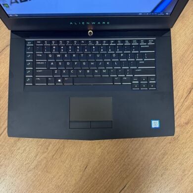 Игровой ноутбук Б-класс Dell Alienware 15 R3 / 15.6" (1920x1080) IPS / Intel Core i7-7700HQ (4 (8) ядра по 2.8 - 3.8 GHz) / 16 GB DDR4 / 500 GB SSD / nVidia GeForce GTX 1070, 8 GB GDDR5, 256-bit / WebCam Игровой ноутбук Б-класс Dell Alienware 15 R3 / 15.6" (1920x1080) IPS / Intel Core i7-7700HQ (4 (8) ядра по 2.8 - 3.8 GHz) / 16 GB DDR4 / 500 GB SSD / nVidia GeForce GTX 1070, 8 GB GDDR5, 256-bit / WebCam