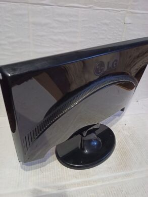 Монитор Б-класс LG W2253S-PF Black / 22" (1920x1080) TN / 1x VGA