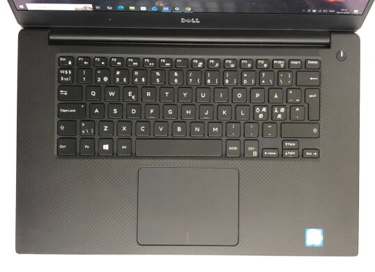 Мобильная рабочая станция Dell Precision 5520 / 15.6" (1920x1080) IPS / Intel Core i7-6820HQ (4 (8) ядра по 2.7 - 3.6 GHz) / 16 GB DDR4 / 256 GB SSD M.2 / nVidia Quadro M1200, 4 GB GDDR5, 128-bit / WebCam / Win 10 Pro