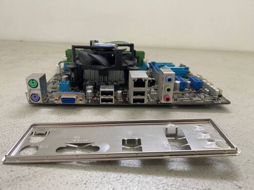 Комплект: материнська плата Asus P8H61-M LX3 Plus R2.0 / Intel Core i5-2400 (4 ядра по 3.1 - 3.4 GHz) / Intel HD Graphics 2000 / Socket LGA1155 / Кулер BOX