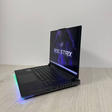 Ігровий ноутбук Asus ROG Strix SCAR 16 G634JZR / 16" (2560x1600) IPS / Intel Core i9-14900HX (24 (32) ядра по 1.6 - 5.8 GHz) / 32 GB DDR5 / 1000 GB SSD / nVidia GeForce RTX 4080, 12 GB GDDR6X, 192-bit / WebCam