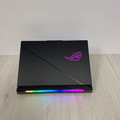 Ігровий ноутбук Asus ROG Strix SCAR 16 G634JZR / 16" (2560x1600) IPS / Intel Core i9-14900HX (24 (32) ядра по 1.6 - 5.8 GHz) / 32 GB DDR5 / 1000 GB SSD / nVidia GeForce RTX 4080, 12 GB GDDR6X, 192-bit / WebCam