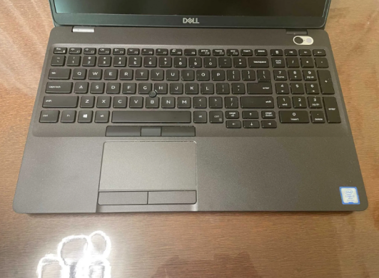 Ігровий ноутбук Dell Latitude 5500 / 15.6" (1920x1080) IPS / Intel Core i7-8665U (4 (8) ядра по 1.9 - 4.8 GHz) / 16 GB DDR4 / 256 GB SSD / AMD Radeon 540X, 2 GB GDDR5, 64-bit / WebCam