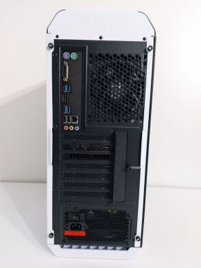 Игровой ПК AeroCool Aero One Frost Tower / Intel Core i7-7700 (4 (8) ядра по 3.6 - 4.2 GHz) / 32 GB DDR4 / 512 GB SSD M.2 + 1000 GB HDD / AMD Radeon RX 5700, 8 GB GDDR6, 256-bit / 650W + Кабели HDMI и питания