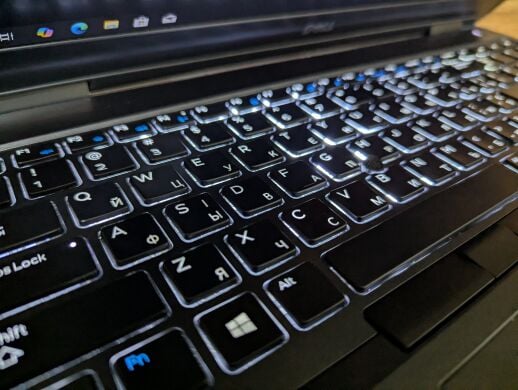 Мобильная рабочая станция Dell Precision 7540 / 15.6" (1920x1080) IPS / Intel Xeon E-2276M (6 (12) ядер по 2.8 - 4.7 GHz) / 16 GB DDR4 / 512 GB SSD / nVidia Quadro T2000, 4 GB GDDR5, 128-bit / HDMI / Windows 10