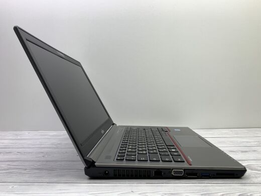 Ноутбук Fujitsu LifeBook E746 / 14" (1920x1080) IPS / Intel Core i7-6600U (2 (4) ядра по 2.6 - 3.4 GHz) / 8 GB DDR4 / 120 GB SSD / Intel HD Graphics 520 / WebCam