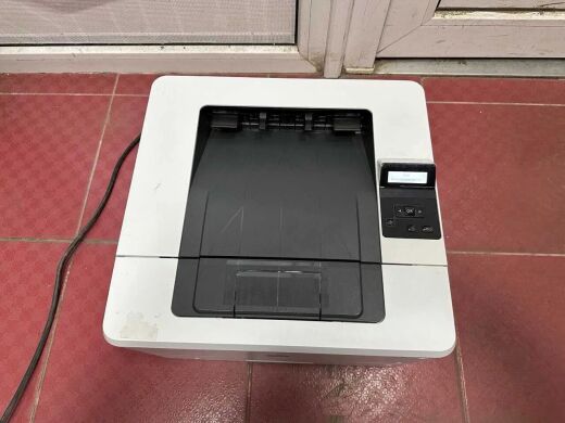 Принтер HP LaserJet Pro M404dw / Лазерная монохромная печать / 1200x1200 dpi / A4 / 38 стр/мин / USB 2.0, Ethernet, WiFi / Дуплекс + USB кабель для подключения к компьютеру