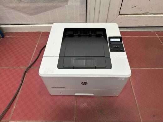 Принтер HP LaserJet Pro M404dw / Лазерная монохромная печать / 1200x1200 dpi / A4 / 38 стр/мин / USB 2.0, Ethernet, WiFi / Дуплекс + USB кабель для подключения к компьютеру