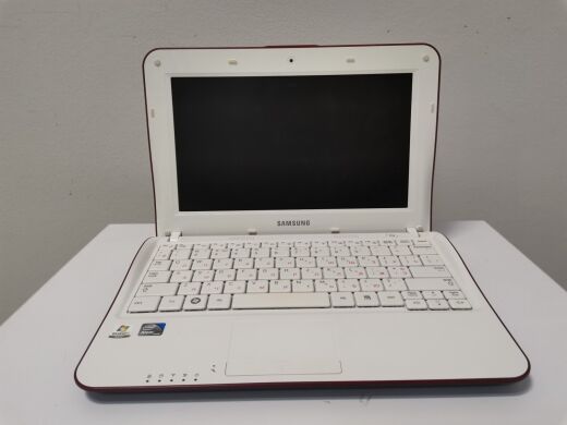 Ноутбук Б-класс Samsung NF110 / 10.1” (1024*600) TN / Intel Atom  N455 (1 (2) ядра по 1.66Ghz) / 1GB DDR2 / 250GB HDD / web-cam