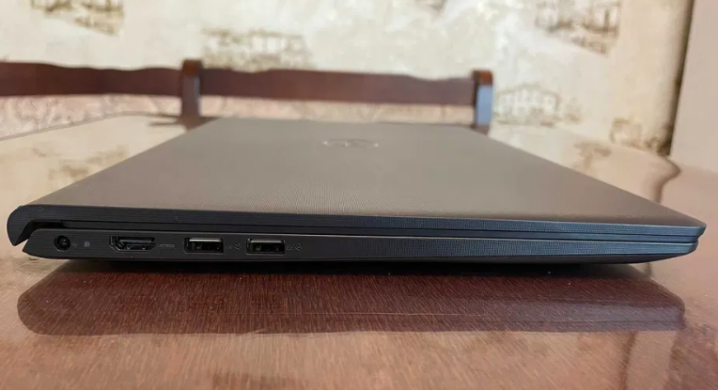 Ультрабук Б-класс Dell Vostro 3520 / 15.6" (1920x1080) IPS / Intel Core i7-1255U (10 (12) ядер по 3.5 - 4.7 GHz) / 8 GB DDR4 / 512 GB SSD / Intel Iris Xe Graphics eligible / WebCam