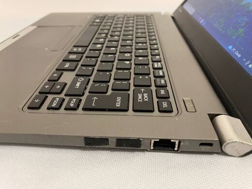 Ультрабук Б-клас Toshiba Portege Z30-A-189 / 13.3" (1366x768) TN / Intel Core i5-4210U (2 (4) ядра по 1.7 - 2.7 GHz) / 8 GB DDR3 / 128 GB SSD / Intel HD Graphics 4400 / WebCam