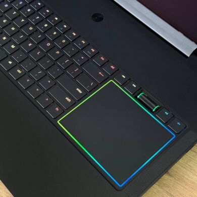 Игровой ноутбук Razer Blade 17 RZ09-0166 / 17.3" (3840x2160) IPS Touch / Intel Core i7-7820HK (4 (8) ядра по 2.9 - 3.9 GHz) / 32 GB DDR4 / 512 GB SSD / nVidia GeForce GTX 1080, 8 GB GDDR5X, 256-bit / WebCam