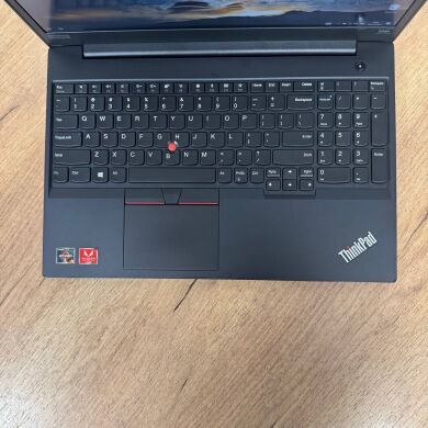 Ноутбук Б-клас Lenovo ThinkPad E585 / 15.6" (1920x1080) IPS / AMD Ryzen 5 2500U (4 (8) ядра по 2.0 - 3.6 GHz) / 8 GB DDR4 / 256 GB SSD NVMe / AMD Radeon Vega 8 Graphics / WebCam