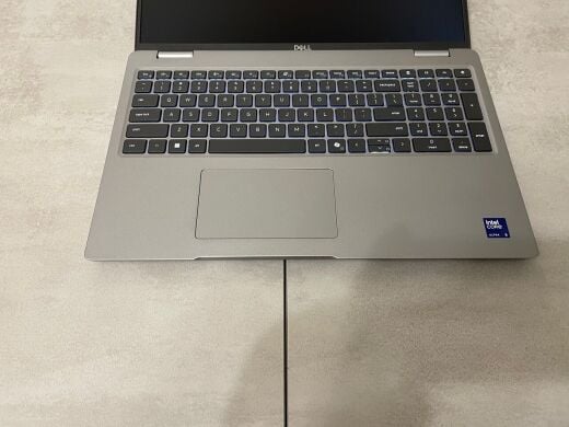 Ультрабук Dell Latitude 5550 / 15.6" (1920x1080) IPS / Intel Core Ultra 5 125U (12 (14) ядер по 1.3 - 4.3 GHz) / 16 GB DDR5 / 256 GB SSD M.2 / Intel Graphics / WebCam