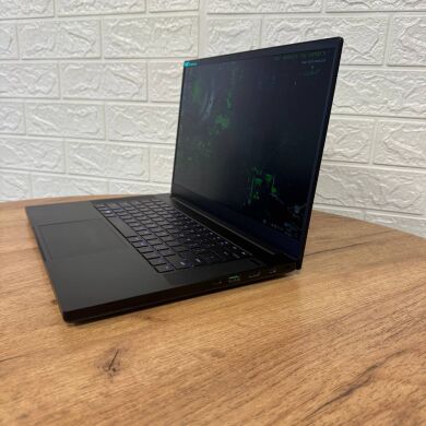 Ігровий ноутбук Б-клас Razer Blade 15 RZ09-0300 / 15.6" (1920x1080) IPS / Intel Core i7-9750H (6 (12) ядер по 2.6 - 4.5 GHz) / 16 GB DDR4 / 120 GB SSD + 1000 GB HDD / nVidia GeForce GTX 1660 Ti, 6 GB GDDR6, 192-bit / WebCam