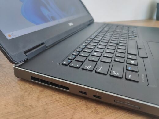 Ноутбук робоча станція Б-клас Dell Precision 7730 / 17.3" (1920x1080) IPS / Intel Core i7-8850H (6 (12) ядра по 2.6 - 4.3 GHz) / 32 GB DDR4 / 1000 GB SSD / nVidia Quadro P5200, 16 GB GDDR5, 256-bit / WebCam / Windows 11 Pro