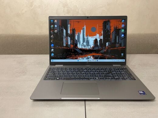 Ультрабук Dell Latitude 5550 / 15.6" (1920x1080) IPS / Intel Core Ultra 5 125U (12 (14) ядер по 1.3 - 4.3 GHz) / 16 GB DDR5 / 256 GB SSD M.2 / Intel Graphics / WebCam