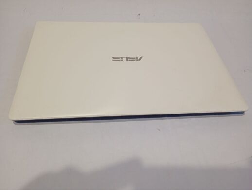 Ноутбук Asus X553M / 15.6" (1366x768) TN / Intel Pentium N3530 (4 ядра по 2.16 - 2.58 GHz) / 4 GB DDR3 / 750 GB HDD / Intel HD Graphics / WebCam  Ноутбук Asus X553M / 15.6" (1366x768) TN / Intel Pentium N3530 (4 ядра по 2.16 - 2.58 GHz) / 4 GB DDR3 / 750 GB HDD / Intel HD Graphics / WebCam