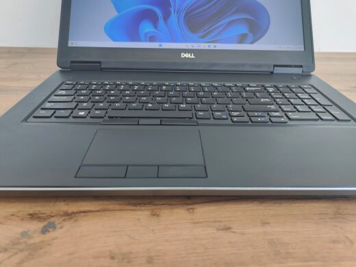 Ноутбук робоча станція Б-клас Dell Precision 7730 / 17.3" (1920x1080) IPS / Intel Core i7-8850H (6 (12) ядра по 2.6 - 4.3 GHz) / 32 GB DDR4 / 1000 GB SSD / nVidia Quadro P5200, 16 GB GDDR5, 256-bit / WebCam / Windows 11 Pro