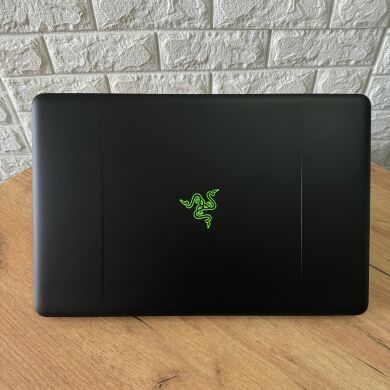 Игровой ноутбук Razer Blade 17 RZ09-0166 / 17.3" (3840x2160) IPS Touch / Intel Core i7-7820HK (4 (8) ядра по 2.9 - 3.9 GHz) / 32 GB DDR4 / 512 GB SSD / nVidia GeForce GTX 1080, 8 GB GDDR5X, 256-bit / WebCam