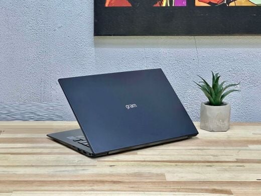 Ультрабук LG Gram 14Z90P / 14" (1920x1080) IPS / Intel Core i7-1165G7 (4 (8) ядра по 2.8 - 4.7 GHz) / 8 GB DDR4 / 512 GB SSD / Intel Iris Xe Graphics / WebCam / Win 11 Home Ультрабук LG Gram 14Z90P / 14" (1920x1080) IPS / Intel Core i7-1165G7 (4 (8) ядра по 2.8 - 4.7 GHz) / 8 GB DDR4 / 512 GB SSD / Intel Iris Xe Graphics / WebCam / Win 11 Home