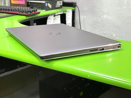 Игровой ноутбук Dell XPS 15 9560 / 15.6" (1920x1080) IPS / Intel Core i7-7700HQ (4 (8) ядра по 2.8 - 3.8 GHz) / 16 GB DDR4 / 500 GB SSD / nVidia GeForce GTX 1050 Ti, 4 GB GDDR5, 128-bit / WebCam / HDMI / Win10 Pro