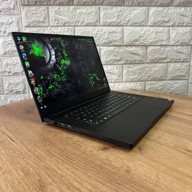 Ігровий ноутбук Б-клас Razer Blade 15 RZ09-0300 / 15.6" (1920x1080) IPS / Intel Core i7-9750H (6 (12) ядер по 2.6 - 4.5 GHz) / 16 GB DDR4 / 128 GB SSD M.2 + 1000 GB HDD / nVidia GeForce RTX 2060, 6 GB GDDR6, 192-bit / WebCam