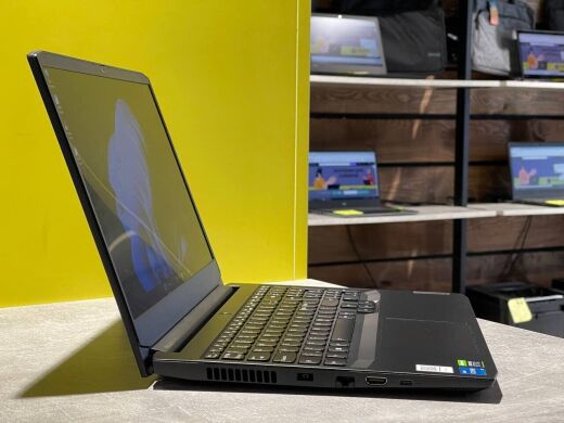 Ігровий ноутбук Lenovo IdeaPad Gaming 3 15IHU6 / 15.6" (1920x1080) IPS / Intel Core i5-11300H (4 (8) ядра по 2.6 - 4.4 GHz) / 16 GB DDR4 / 1000 GB SSD / nVidia GeForce RTX 3050, 4 GB GDDR6, 128-bit / WebCam