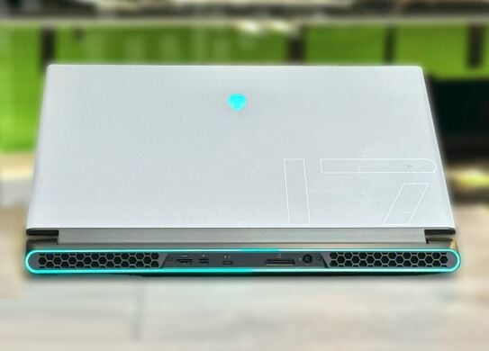 Ігровий ноутбук Б-клас Dell Alienware m17 R3 / 17.3" (1920x1080) IPS / Intel Core i7-10750H (6 (12) ядер по 2.6 - 5.0 GHz) / 16 GB DDR4 / 1000 GB SSD M.2 / nVidia GeForce RTX 2070, 8 GB GDDR6, 256-bit / WebCam / Win 11 Ігровий ноутбук Б-клас Dell Alienware m17 R3 / 17.3" (1920x1080) IPS / Intel Core i7-10750H (6 (12) ядер по 2.6 - 5.0 GHz) / 16 GB DDR4 / 1000 GB SSD M.2 / nVidia GeForce RTX 2070, 8 GB GDDR6, 256-bit / WebCam / Win 11