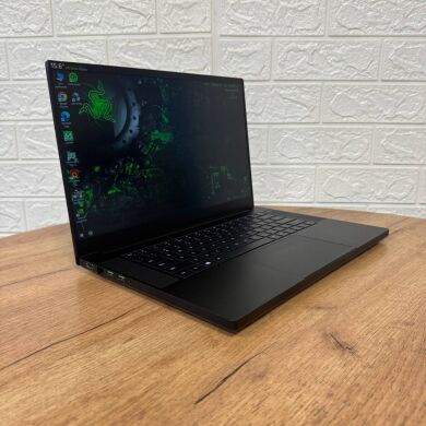 Ігровий ноутбук Б-клас Razer Blade 15 RZ09-0300 / 15.6" (1920x1080) IPS / Intel Core i7-9750H (6 (12) ядер по 2.6 - 4.5 GHz) / 16 GB DDR4 / 120 GB SSD + 1000 GB HDD / nVidia GeForce GTX 1660 Ti, 6 GB GDDR6, 192-bit / WebCam