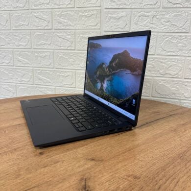 Ультрабук Б-класс Dell Latitude 7450 / 14" (1920x1200) IPS / Intel Core Ultra 5 135U (12 (14) ядер по 1.1 - 4.4 GHz) / 16 GB DDR5 / 256 GB SSD / Intel Graphics / WebCam